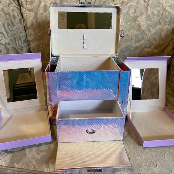 Iridescent, mermaid scales makeup organizer/travel case from Ulta beauty. - Picture 3 of 4